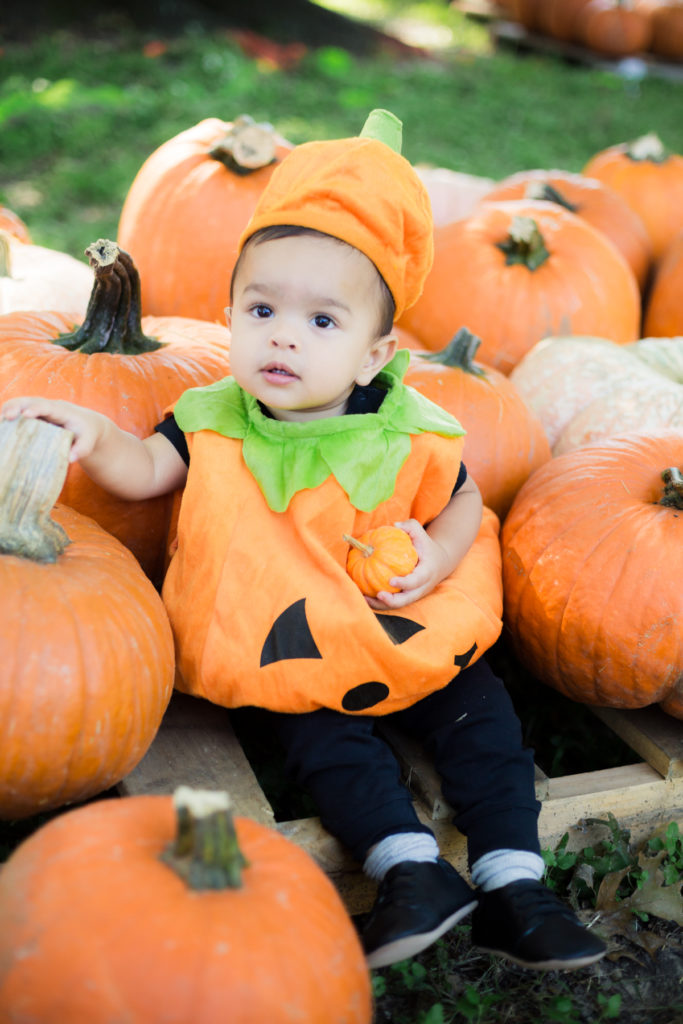 How to take Fall Pumpkin Patch Photos of your Kids