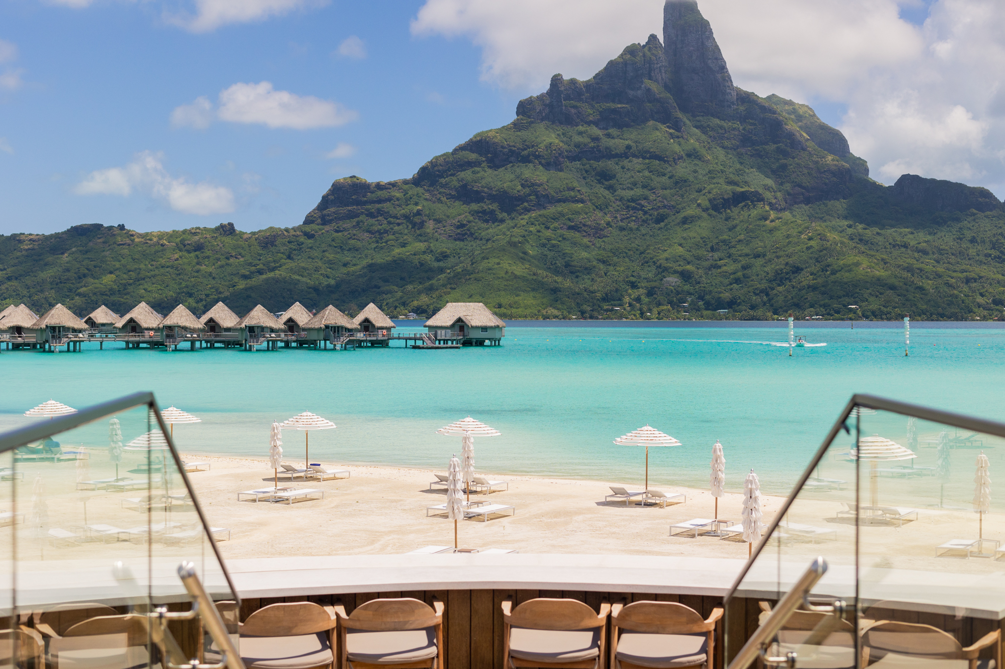 Read more about the article The Chase Sapphire Preferred 100k Bonus Is Back — Why This Is the Best Beginner Card for Points and Miles